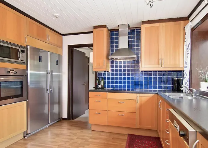 Private Room With No Windows In Shared House-5