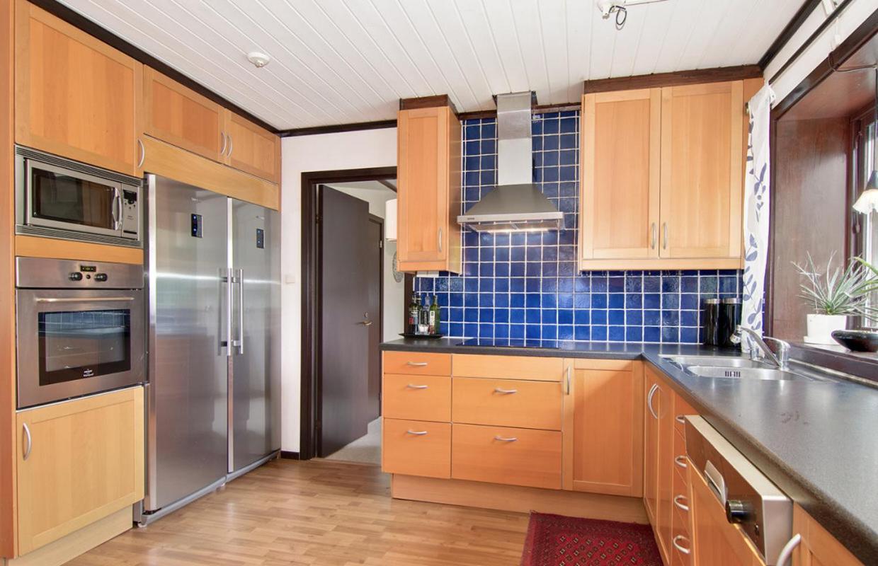 Private With No Windows In Shared House-5 *