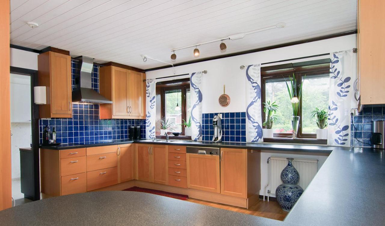 Séjour chez l'habitant Private With No Windows In Shared House-5 *